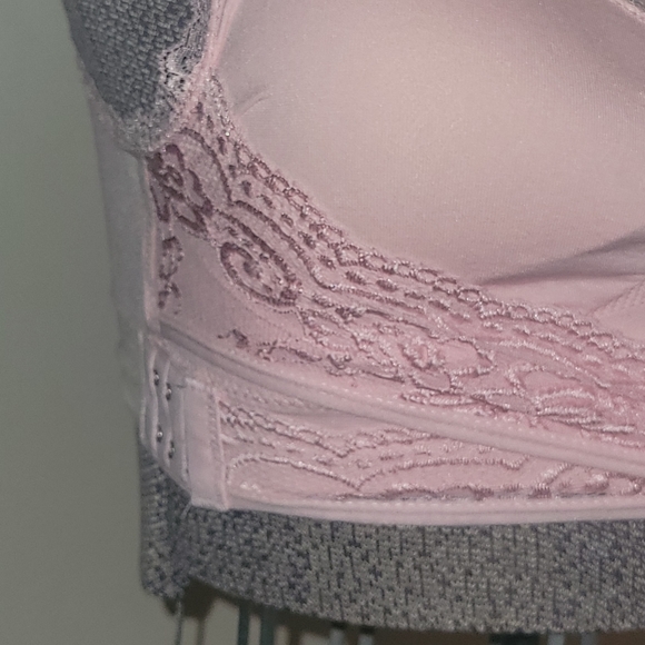 Sports Bra - Picture 4 of 5